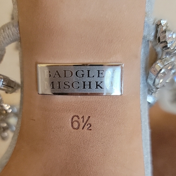 Badgley Mischka Women's Silver Heels Size 6.5 EUC - Picture 5 of 11